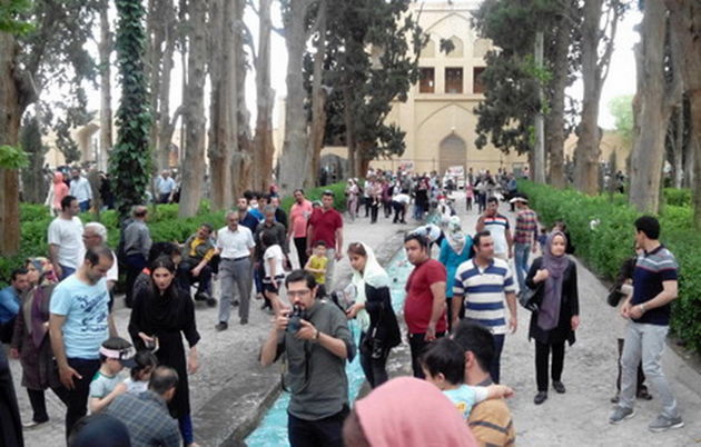 بازدید روزانه بیش از 25 هزار گردشگر نوروزی از باغ فین کاشان