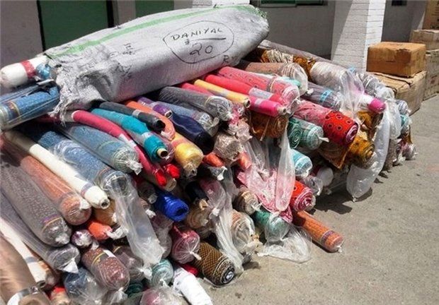 کشف 125 طاقه پارچه خارجی قاچاق در کاشان
