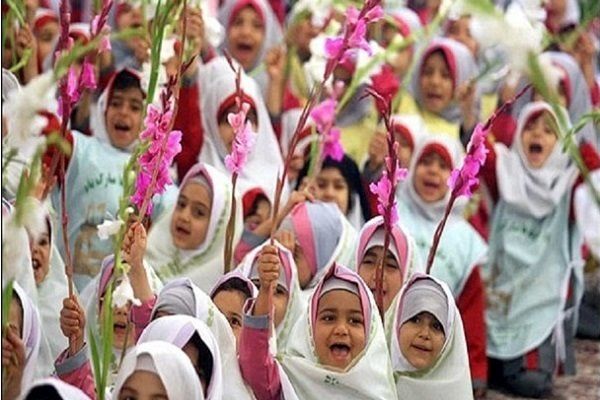 نواخته شدن زنگ شکوفه ها برای 27 هزار دانش آموز پایه اول استان کردستان