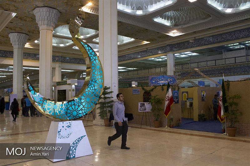 آمادهسازی نمایشگاه قرآن برای برنامههای شب قدر