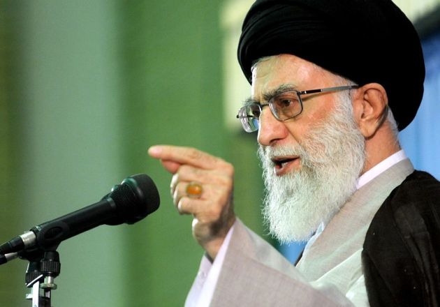 حضور نوروزی رهبر انقلاب در منزل یکی از شهدای مشهد