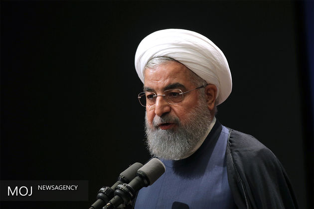 رئیس جمهور از برگزیدگان جشنواره کتاب تجلیل کرد
