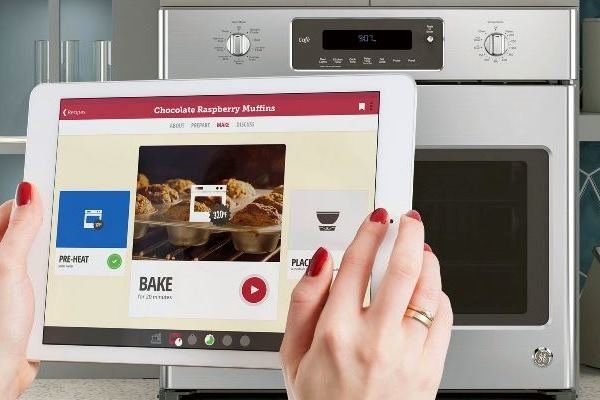 LG پای هکرها را به خانه باز کرد