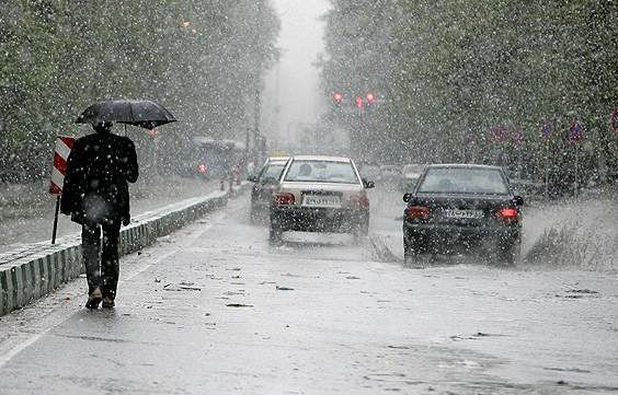 ترافیک در آزاد راه تهران-کرج نیمه سنگین است/ بارش باران در 7 استان کشور