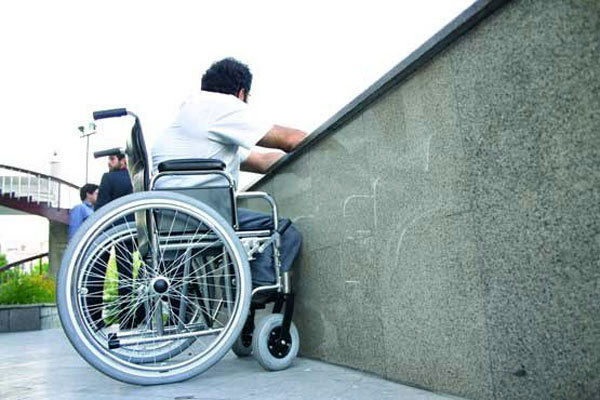 معلولان ویلچر سوار در حکم عابر پیاده محسوب میشوند