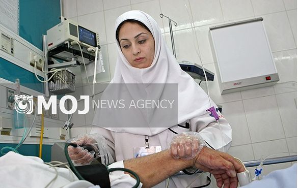 وزیر بهداشت برای پرستاران پدری کند