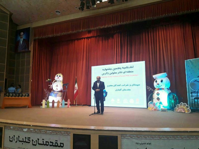 معلول هنرمند ثابت می کند که محدودیت نمیتواند فرصت رشد را بگیرد