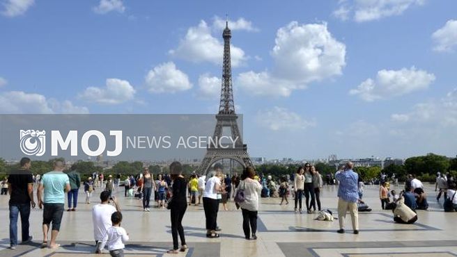 صنعت گردشگری فرانسه ۱۰ درصد کاهش دارد