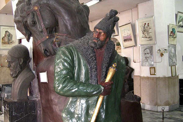 مجسمه های موزه علی اکبرخان صنعتی ترمیم و احیا میشوند