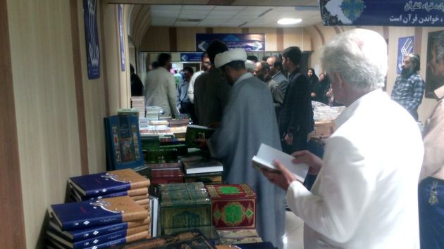 زندگی قرآنی آرامش و پیشرفت را برای جامعه به ارمغان میآورد