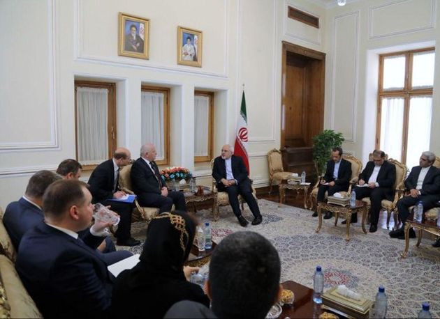 ظریف: لازم است در روابط بانکی گامهای بلندتری برداریم