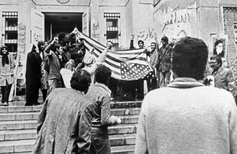 پیامهای سلبی و ایجابی 13 آبان