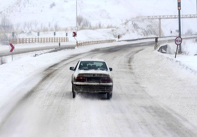 محورهای هراز، کرج-چالوس و آزادراه های تهران-قم و تهران-ساوه مسدود شدند