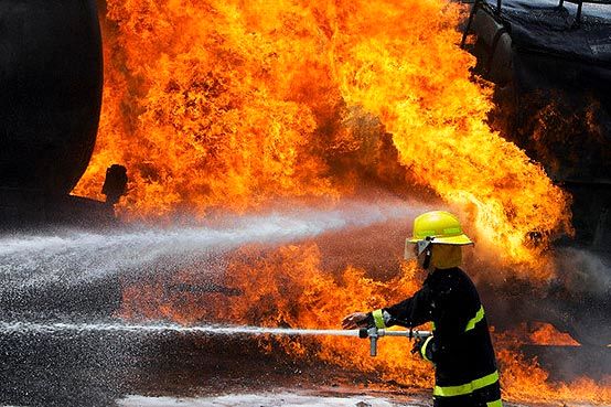 آتشسوزی خوابگاه دخترانه در خیابان فردوسی/حادثه مصدوم و تلفات جانی نداشت