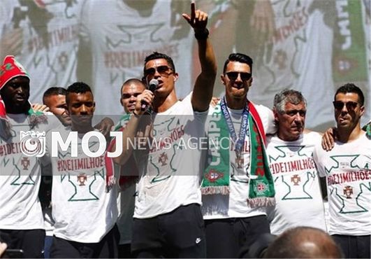 رونالدو قهرمانی پرتغال در یورو ۲۰۱۶ را به مهاجران تقدیم کرد