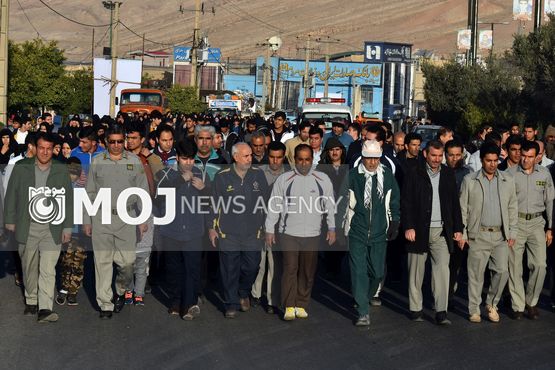 همایش پیادهروی خانوادگی روز هوای پاک در پلدختر برگزار شد