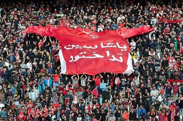 تماشاگران معترض تراکتورسازی 90 دقیقه علیه آجرلو شعار دادند
