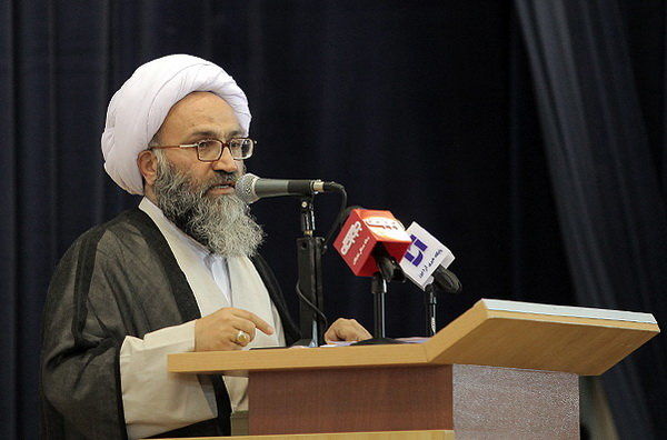 مردم جز در سایه اقتدار نیروهای نظامی هرگز نمیتوانند قوام پیدا کنند
