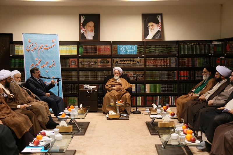 تریبون ائمه جمعه جایگاهی برای معرفی ظرفیتها و دعوت از مردم جهت حل مشکلات باشد