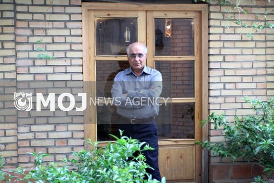 هر چیزی که مانع نویسندگیام شد؛ حتی عشق را قیچی کردم!