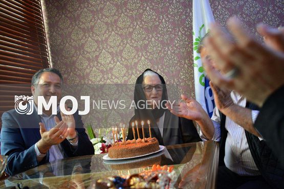 تجلیل از استادان هنر، ارزشمند و ستودنیست