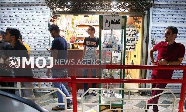 جمعآوری گوشیهای قاچاق و دستگیری ۴ عامل قاچاق از پاساژ علاءالدین