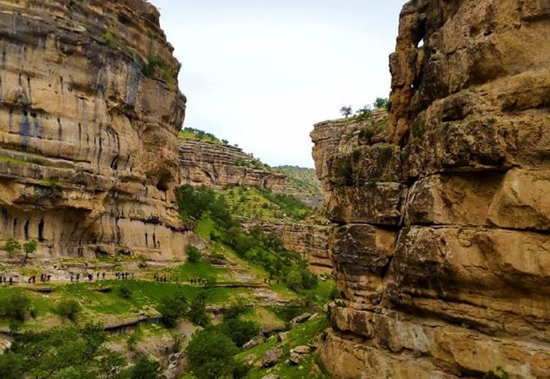 تنگه شیرز کوهدشت در راستای اجرای طرح بیزباله پاکسازی شد