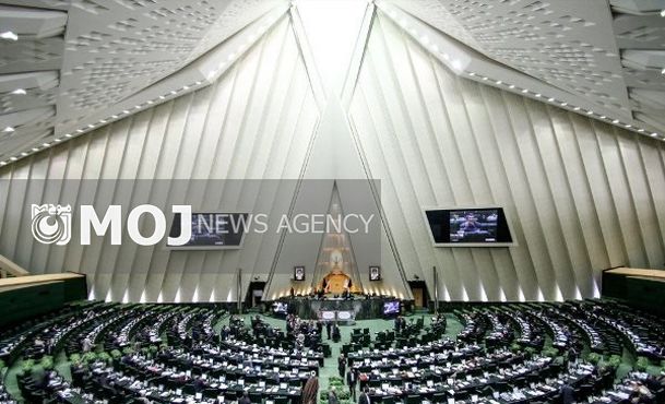 انتقاد از بزرگ نمایی فساد و کوچک نمایی خدمات دولت با اغراض سیاسی