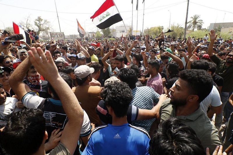 تظاهراتها در بصره همچنان ادامه دارد