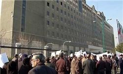 تجمع نیروهای تعدیلی شرکت انفورماتیک ایران مقابل مجلس