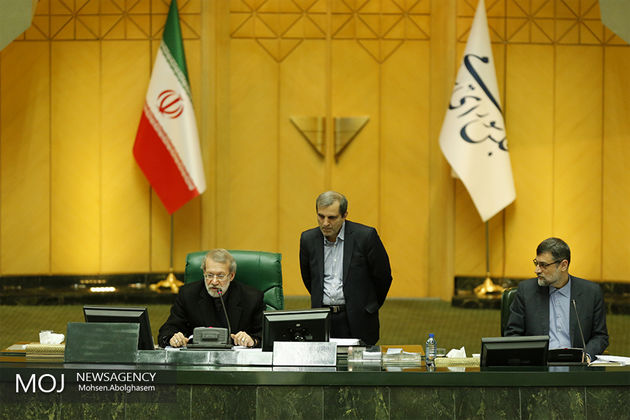 لاریجانی از ادبیات رئیسجمهور انتقاد کرد / به روحانی تذکر می دهم