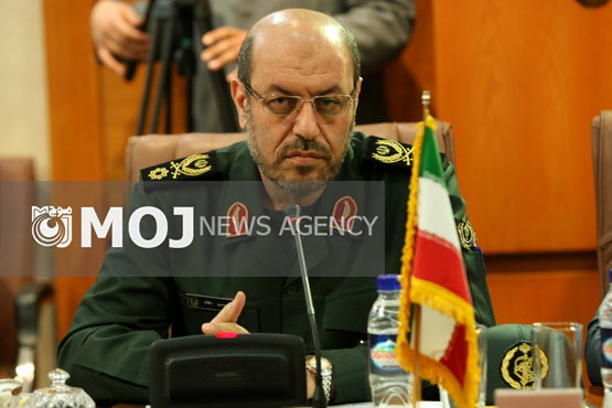 وزیر دفاع: جمهوری اسلامی با تمام توان از حقانیت ملت ایران دفاع می کند