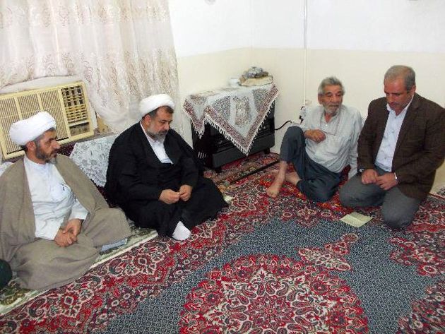 پرسنل بیمارستانهای گنبدکاووس در سوگ سالروز رحلت امام خمینی (ره) و قیام 15 خرداد نشستند