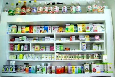 با فعالیت داروخانههای گیاهی مخالفیم