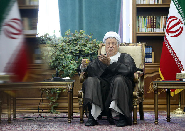 یکی از بزرگترین مشکلات دولت سنگ اندازیهای مخالفان سیاسی است
