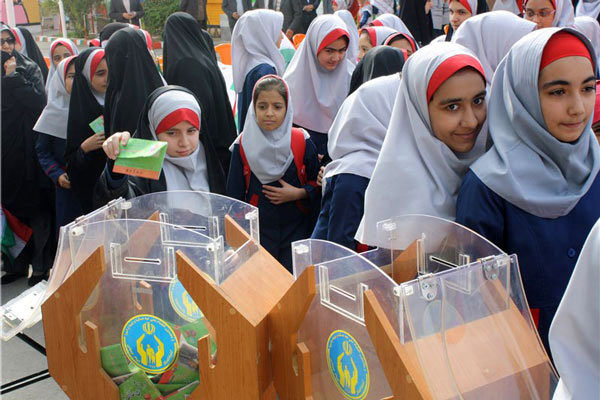 توزیع ۵۰۸ هزار پاکت مهر عاطفهها بین دانشآموزان اصفهانی