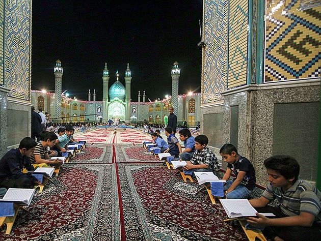 مراسم جزء خوانی امامزاده هلال(ع)آران وبیدگل از بزرگترین آئینهای قرآنی کشور