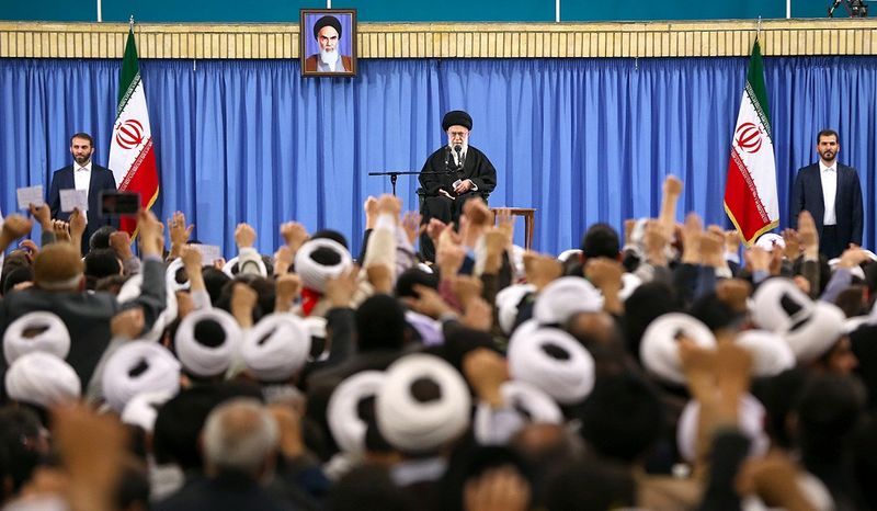 دیدار و تجدید بیعت روحانیون با مقام عظمای ولایت برای یوم الله ۱۹ دی