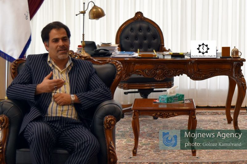 اصحاب رسانه و هنرمندان لرستان از استاد درویشرضا منظمی عیادت میکنند
