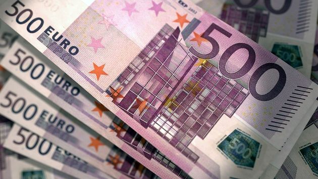 قیمت یورو 28 فروردین ۵۱ هزار و ۹۹۶ ریال شد