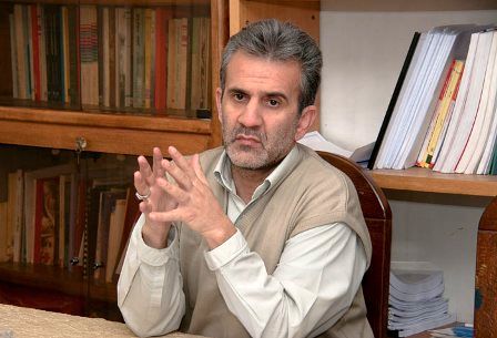نقاب به چهره، رفتار قهرآمیز در برخورد با مسائل است