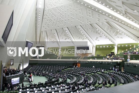 هیات رییسه مجلس از خبرنگار پارلمانی عذرخواهی کند