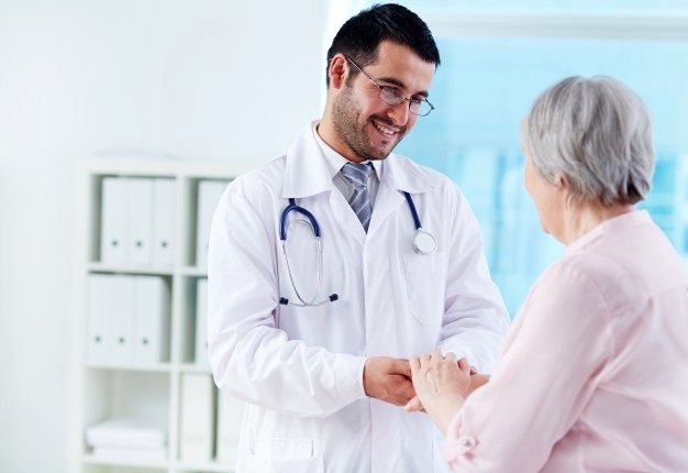 مهربانی و رفتار مناسب همواره باید از ویژگیهای اخلاقی یک پزشک باشد