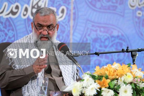 مانع اصلی اقتصاد مقاومتی نفوذیها هستند