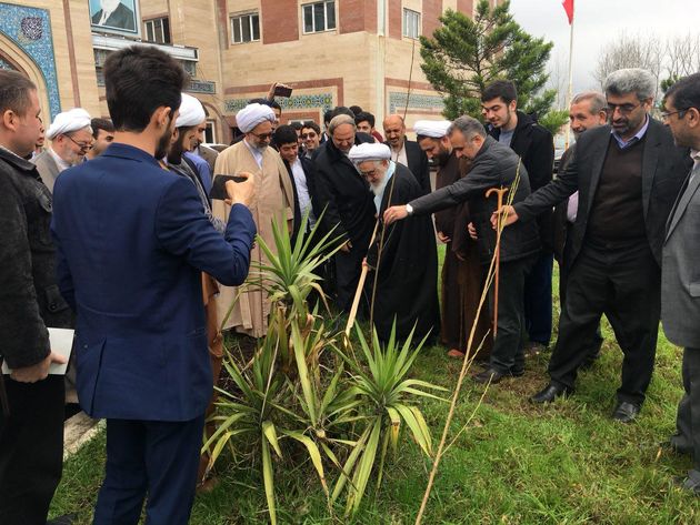 غرس نهال توسط حضرت آیت الله قربانی به مناسبت روز درختکاری
