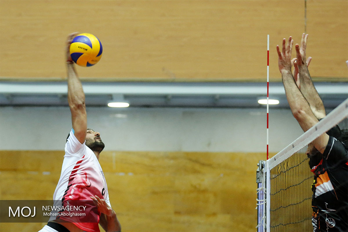 دیدار تیم های والیبال بانک سرمایه و هاوش گنبد