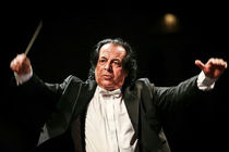 علی رهبری  ۶ ارکستر سمفونیک را در خارج از کشور رهبری کرد