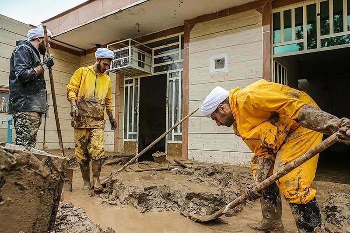 اصفهان- روحانیون جهادی در مناطق سیل زده