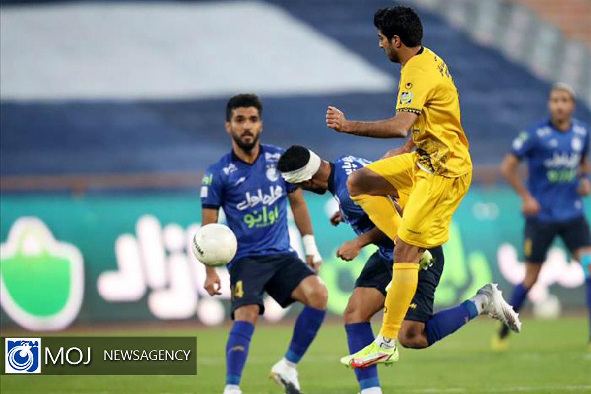 دیدار تیم های فوتبال استقلال و سپاهان