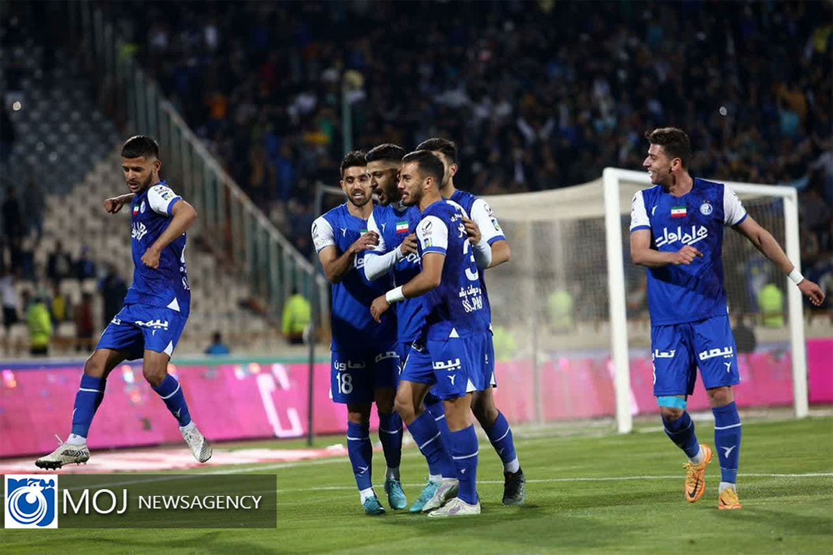 دیدار تیم های فوتبال استقلال و هوادار